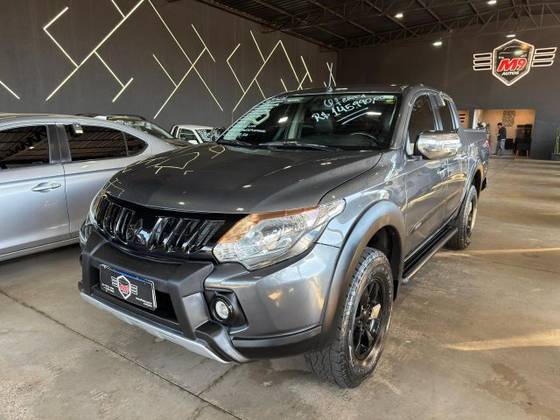 MITSUBISHI L200 TRITON 2.4 16V TURBO DIESEL OUTDOOR HPE CD 4X4 AUTOMÁTICO